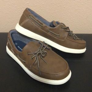 American Eagle boy’s shoes